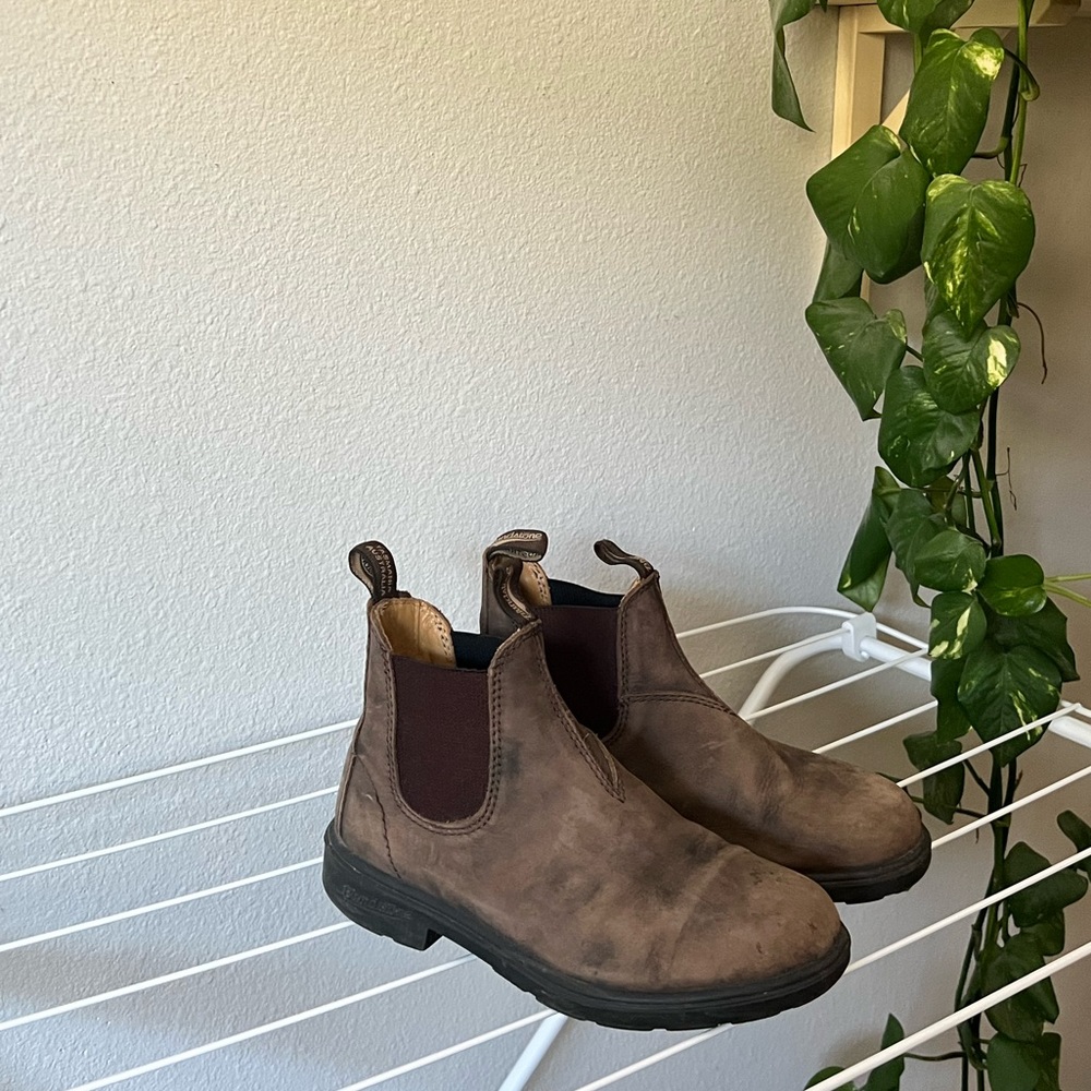 BLUNDSTONE BOOTS